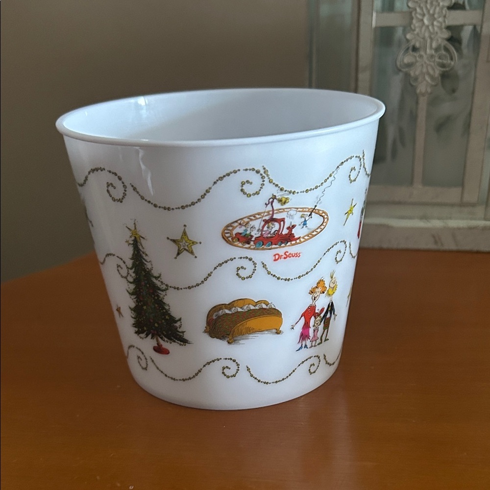 The Grinch party Cup